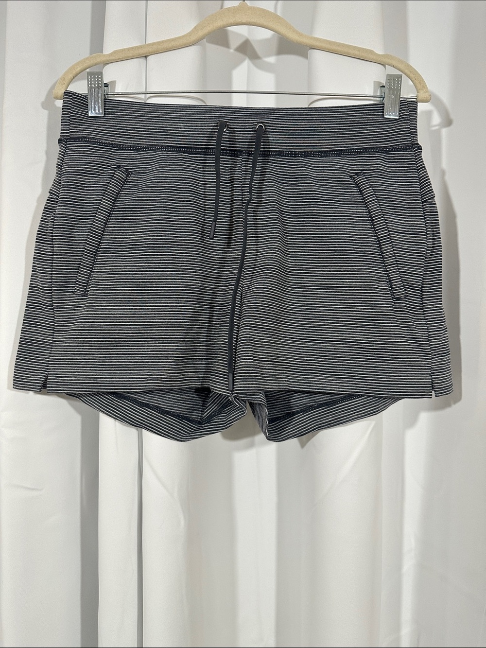 Athleta Striped Athletic Shorts Size Small Tactel Nylon Drawstring Performance